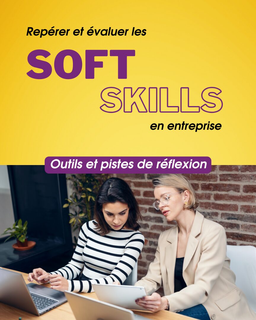 Deux professionnelles analysant des données sur ordinateur pour évaluer les soft skills en entreprise