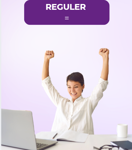 Collaboratrice célébrant un résultat symbolisant la régulation et l’ajustement des compétences en entreprise